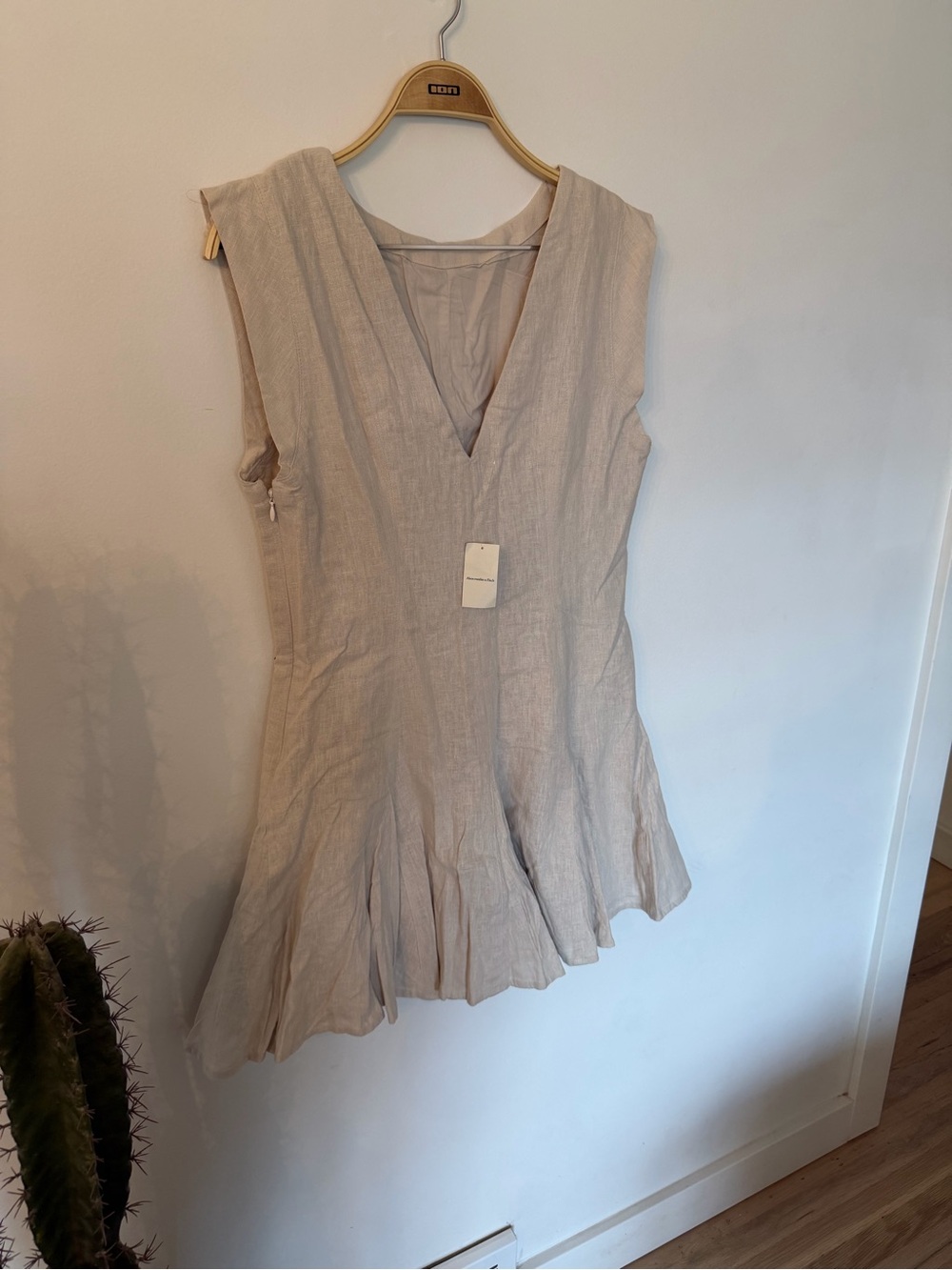 Abercrombie & Fitch Neutral Beige V-Neck Sleeveless Mini Dress - Picture 4 of 6